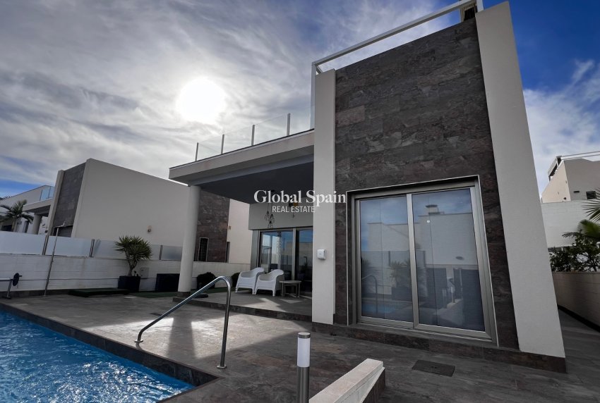 Resale - VILLA -
ORIHUELA COSTA - Costa Blanca