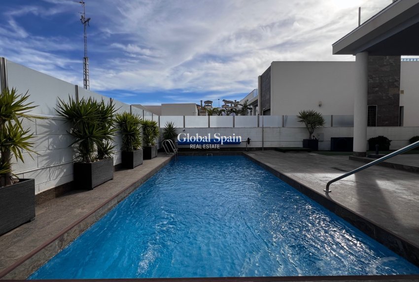 Resale - VILLA -
ORIHUELA COSTA - Costa Blanca