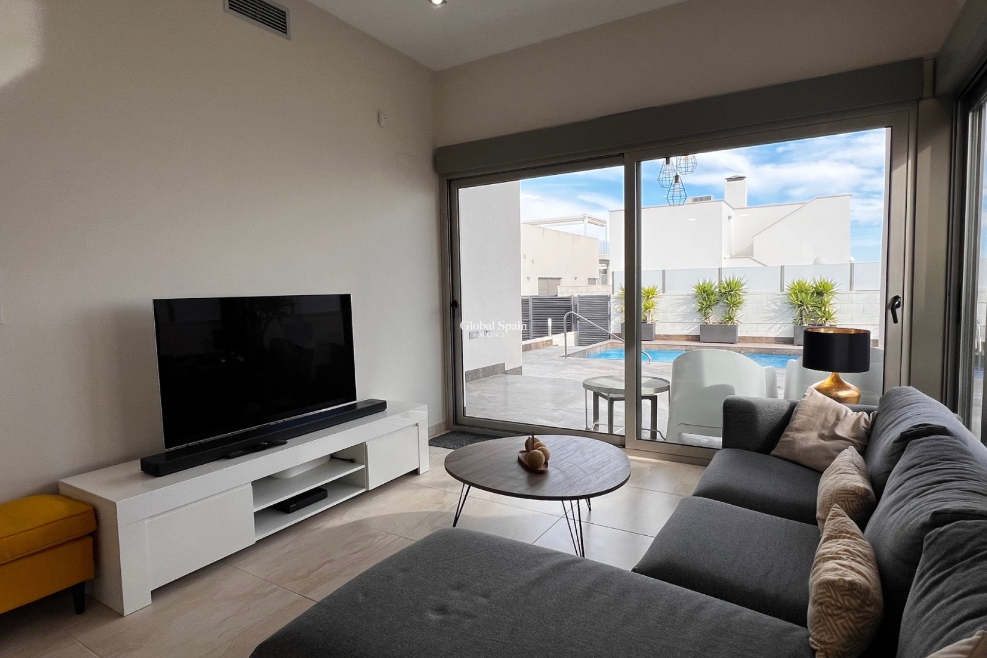 Resale - VILLA -
ORIHUELA COSTA - Costa Blanca