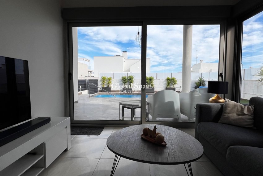 Resale - VILLA -
ORIHUELA COSTA - Costa Blanca