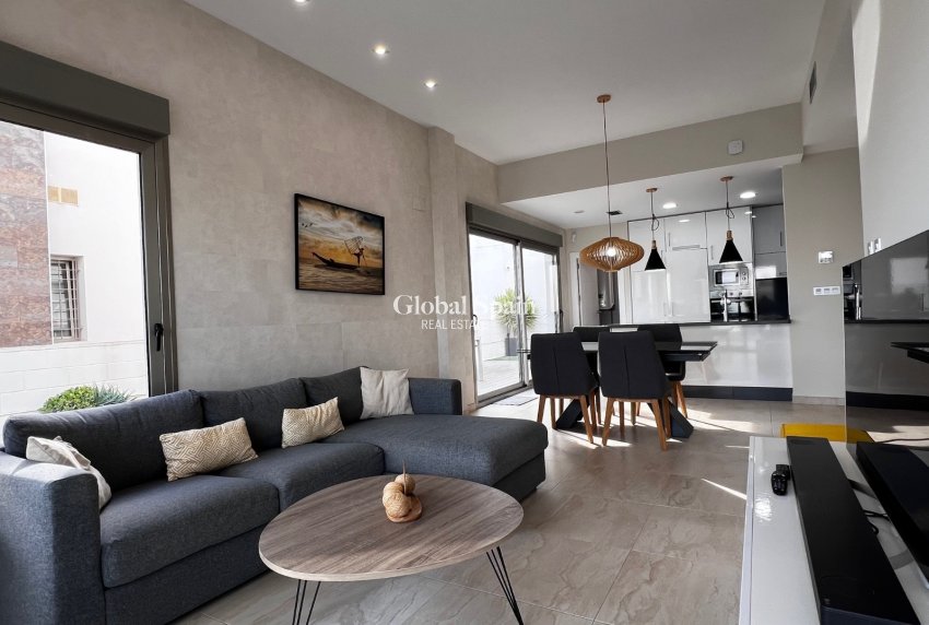 Resale - VILLA -
ORIHUELA COSTA - Costa Blanca
