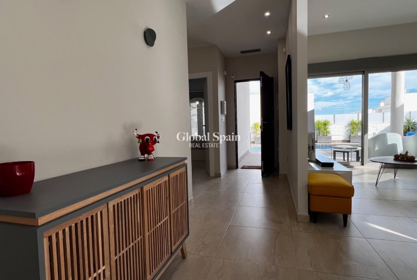 Resale - VILLA -
ORIHUELA COSTA - Costa Blanca