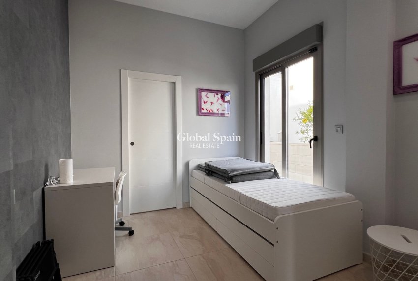 Resale - VILLA -
ORIHUELA COSTA - Costa Blanca