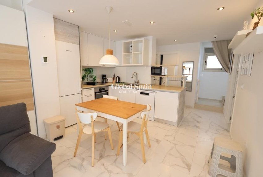 Resale - VILLA -
ORIHUELA COSTA - Costa Blanca