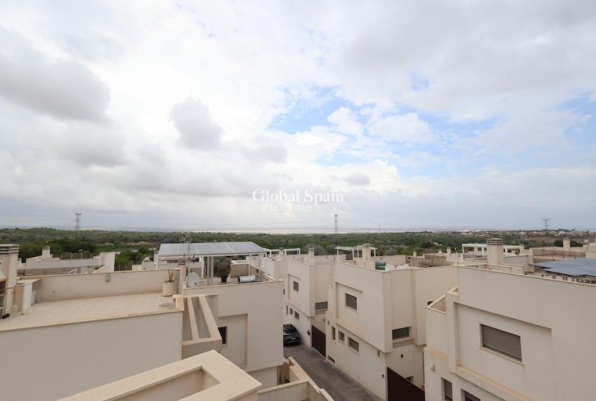 Resale - VILLA -
ORIHUELA COSTA - Costa Blanca