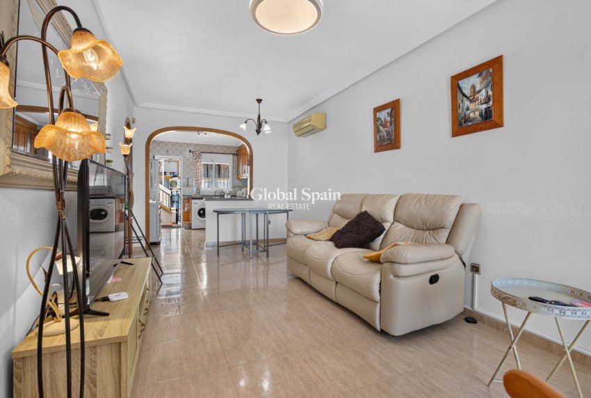 Resale - VILLA -
ORIHUELA COSTA - Costa Blanca