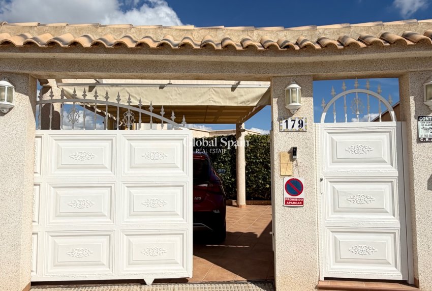Resale - VILLA -
ORIHUELA COSTA - Costa Blanca