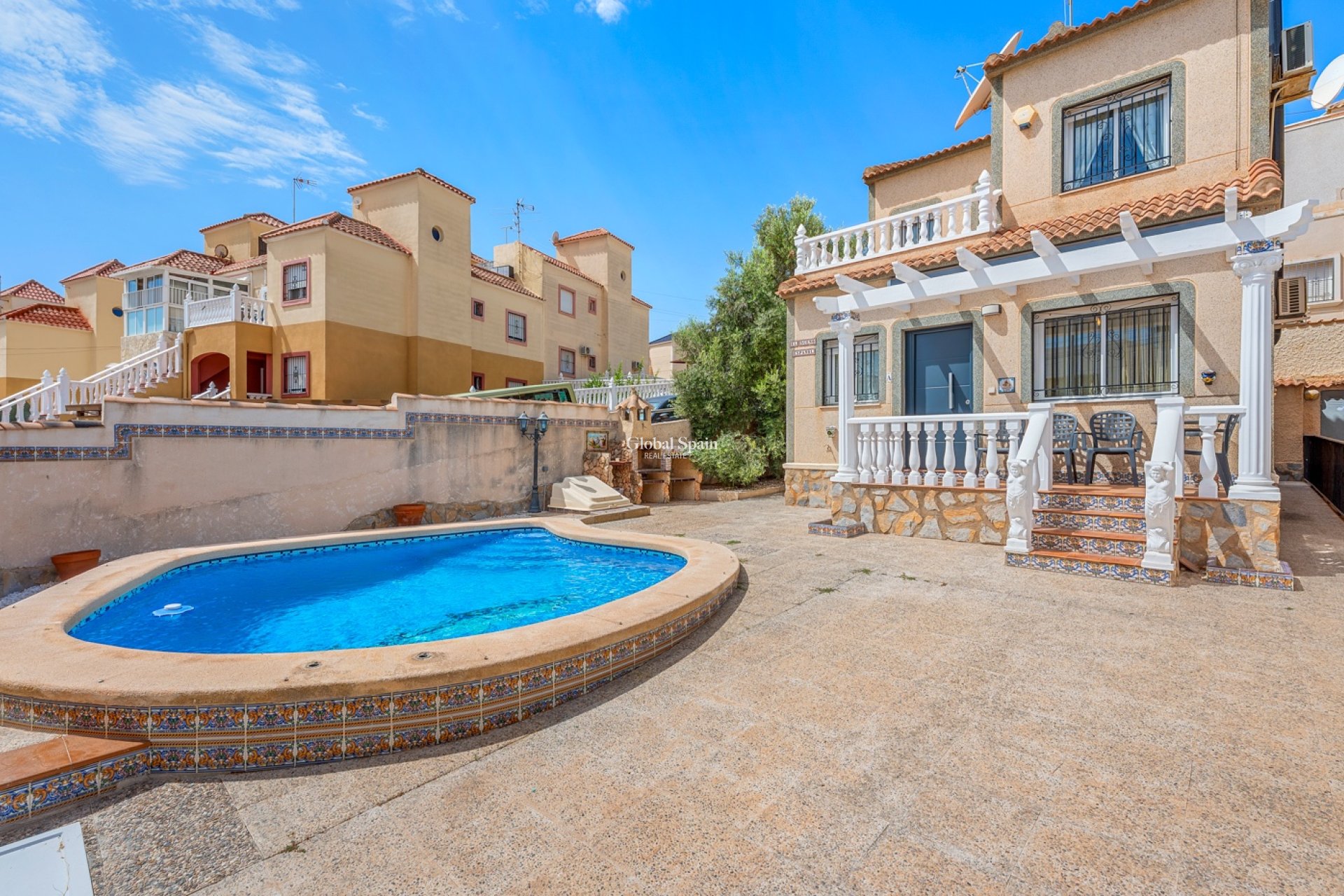 Resale - VILLA -
ORIHUELA COSTA - El Galan