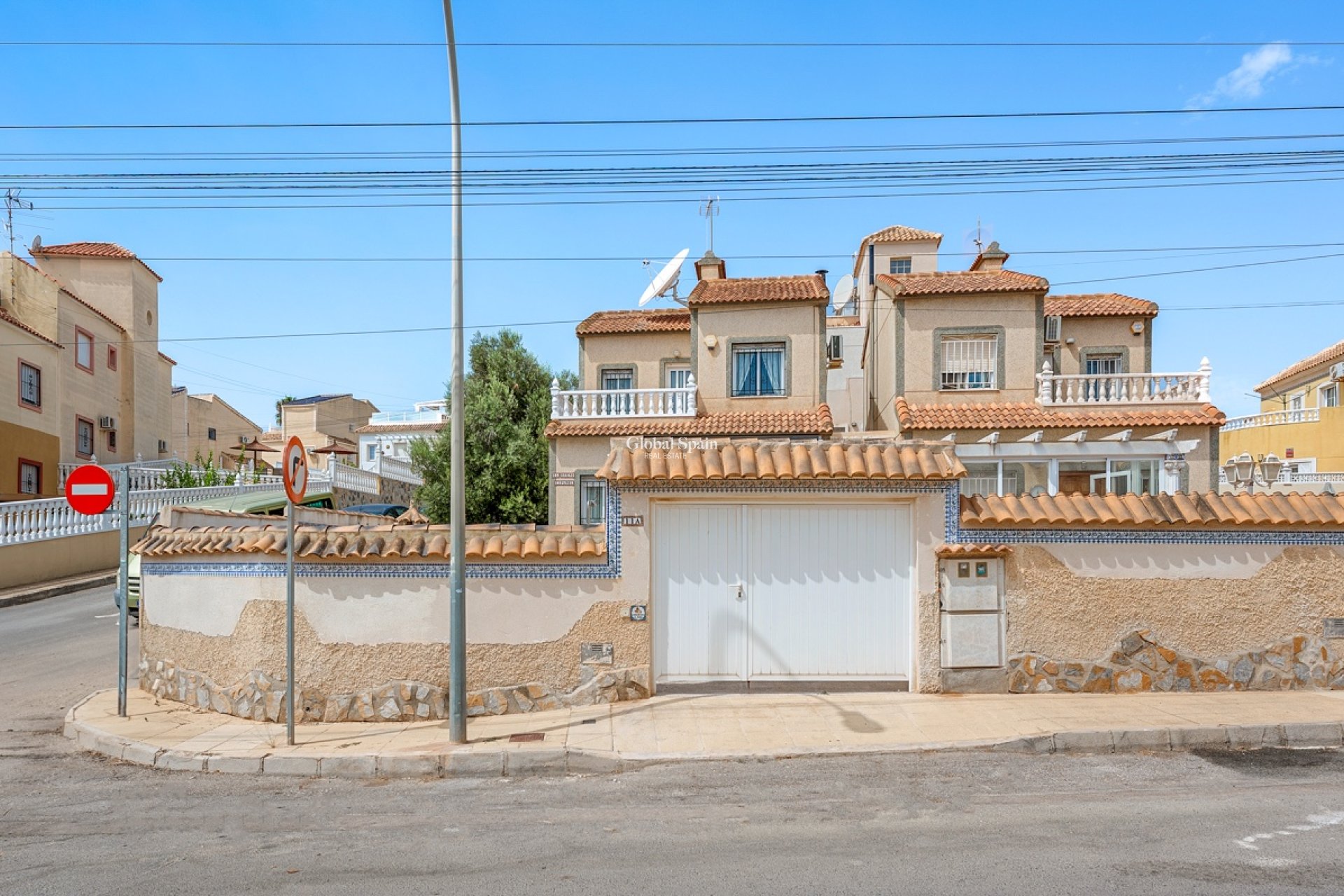 Resale - VILLA -
ORIHUELA COSTA - El Galan