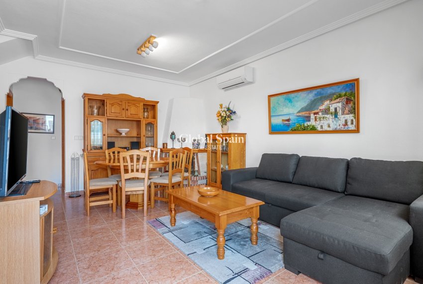 Resale - VILLA -
ORIHUELA COSTA - El Galan