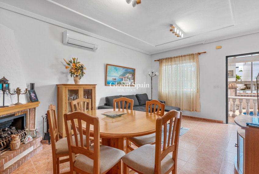 Resale - VILLA -
ORIHUELA COSTA - El Galan