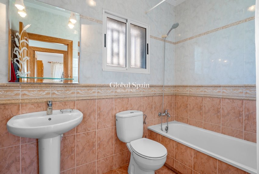 Resale - VILLA -
ORIHUELA COSTA - El Galan