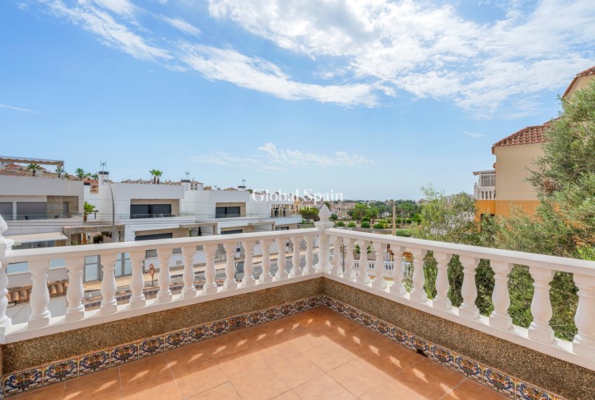 Resale - VILLA -
ORIHUELA COSTA - El Galan