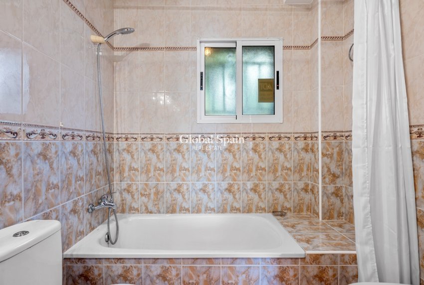 Resale - VILLA -
ORIHUELA COSTA - El Galan