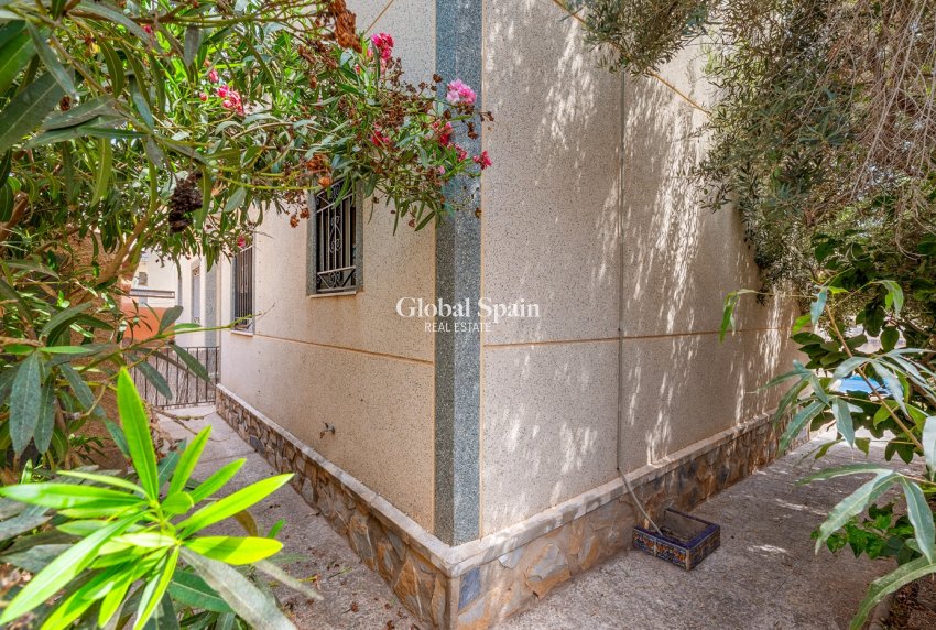 Resale - VILLA -
ORIHUELA COSTA - El Galan