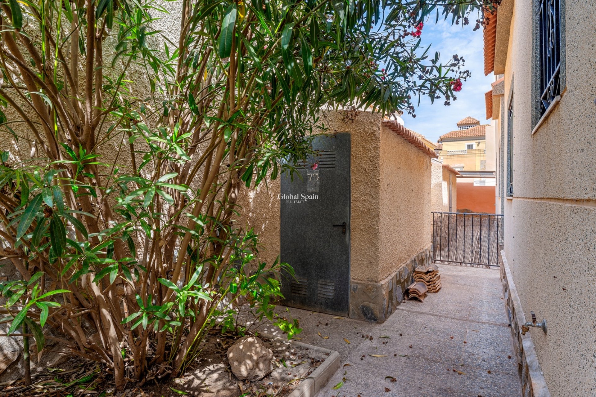 Resale - VILLA -
ORIHUELA COSTA - El Galan