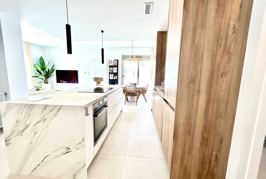 Resale - VILLA -
ORIHUELA COSTA - Inland