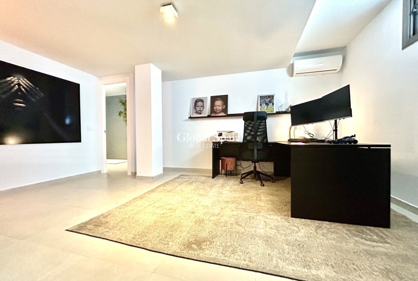 Resale - VILLA -
ORIHUELA COSTA - Inland