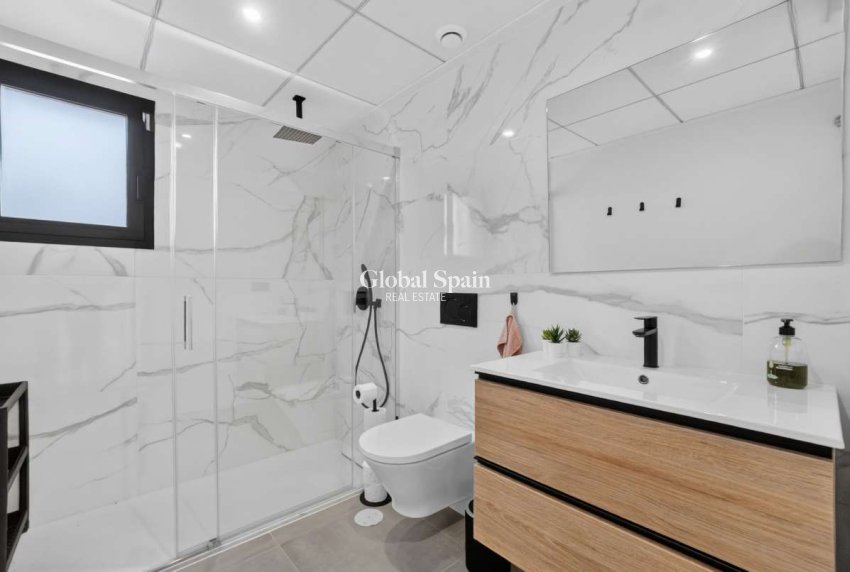 Resale - VILLA -
ORIHUELA COSTA - Inland
