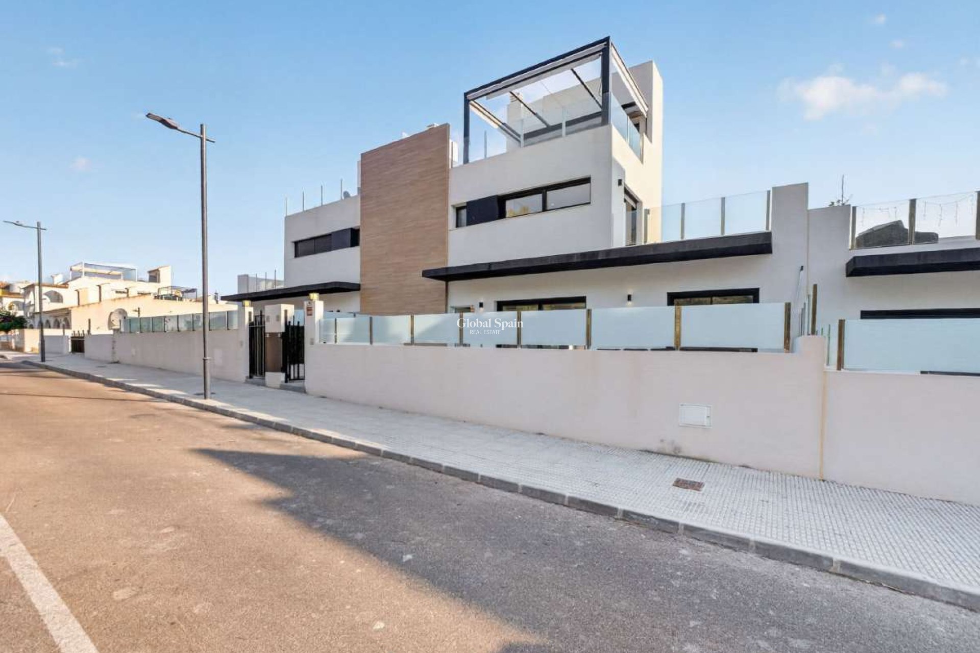 Resale - VILLA -
ORIHUELA COSTA - Inland
