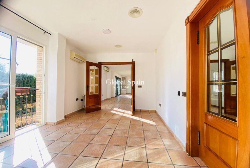 Resale - VILLA -
ORIHUELA COSTA - La Florida