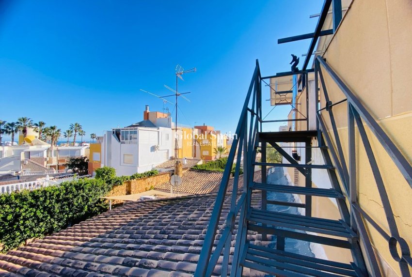 Resale - VILLA -
ORIHUELA COSTA - La Florida