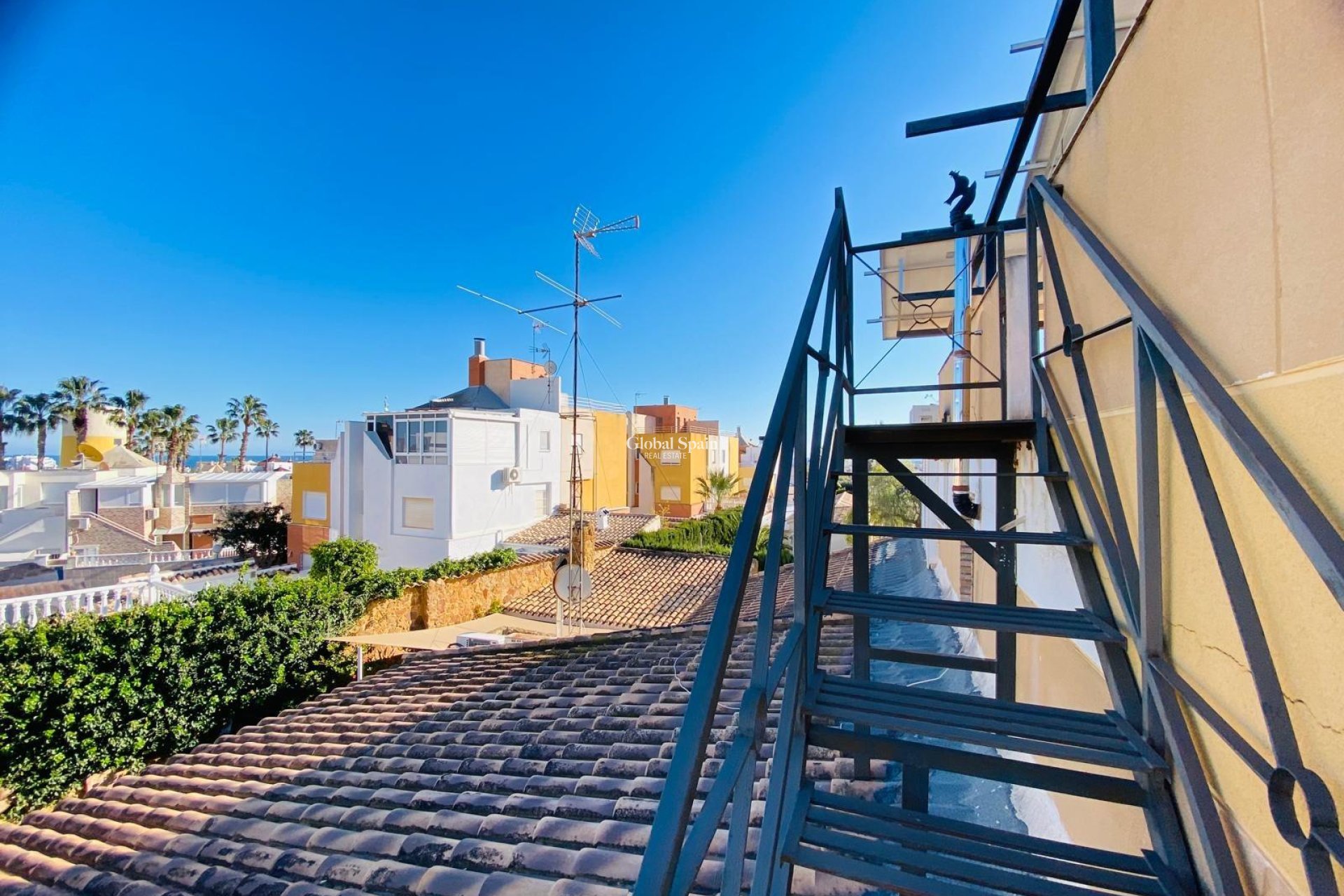 Resale - VILLA -
ORIHUELA COSTA - La Florida