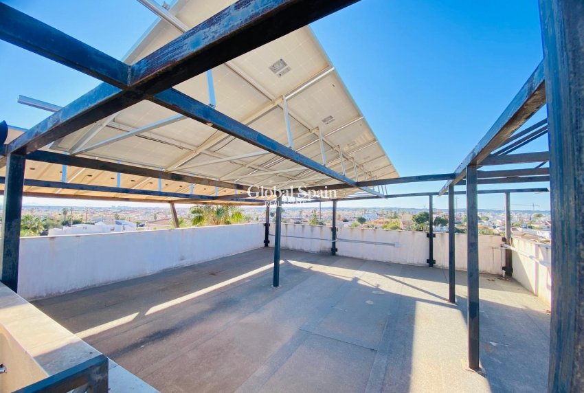 Resale - VILLA -
ORIHUELA COSTA - La Florida