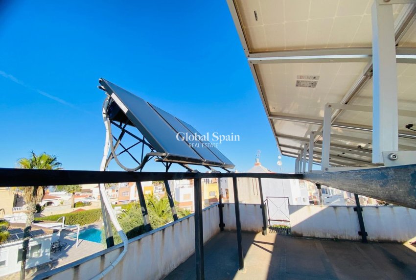 Resale - VILLA -
ORIHUELA COSTA - La Florida