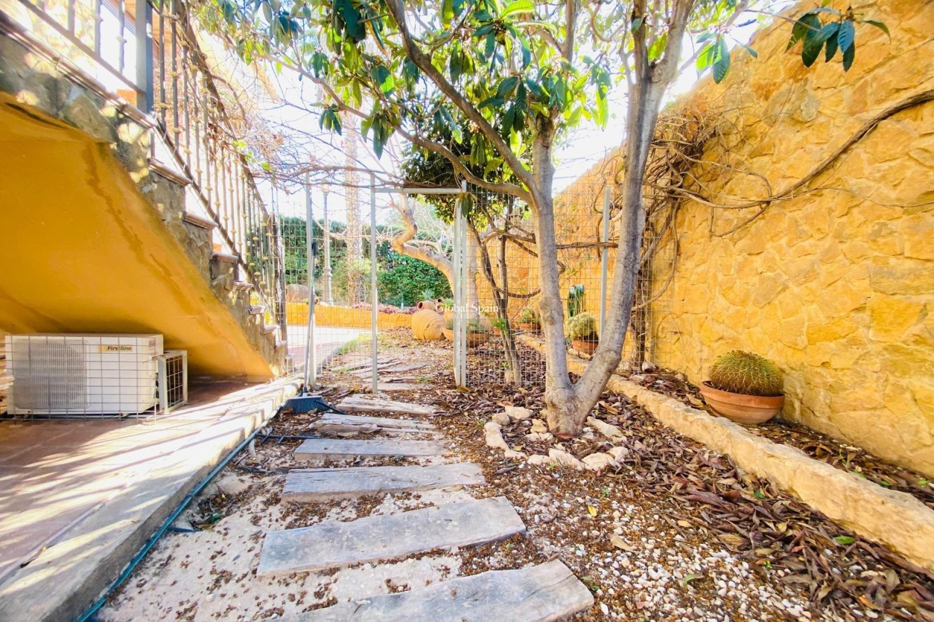 Resale - VILLA -
ORIHUELA COSTA - La Florida