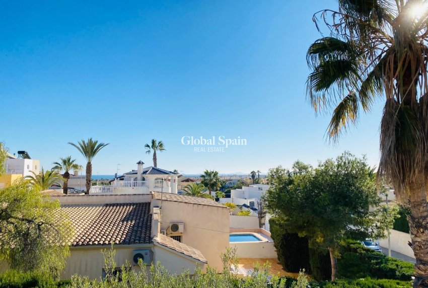 Resale - VILLA -
ORIHUELA COSTA - La Florida