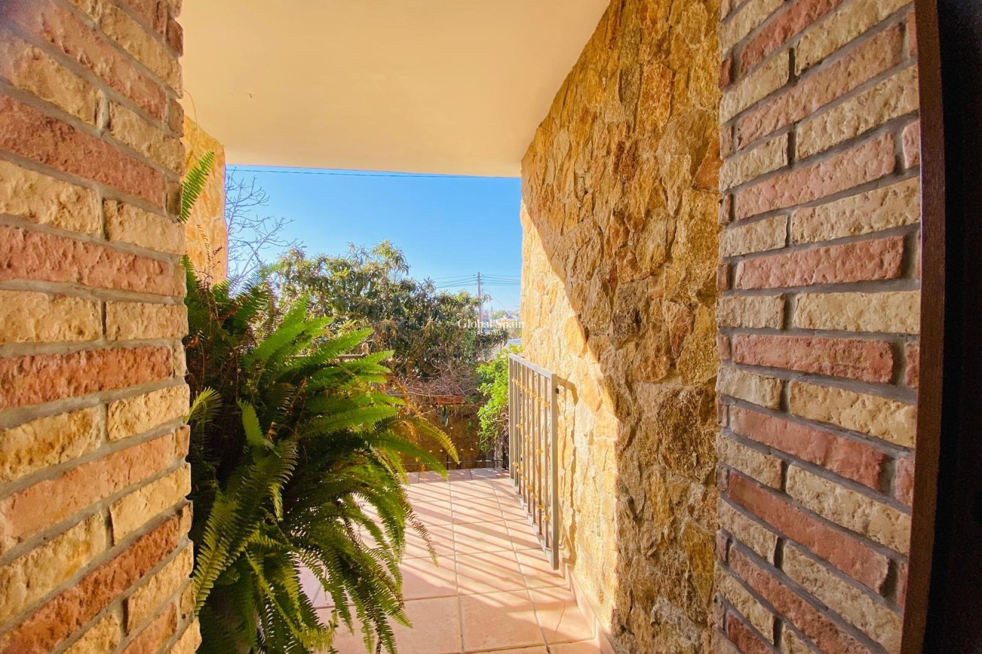 Resale - VILLA -
ORIHUELA COSTA - La Florida