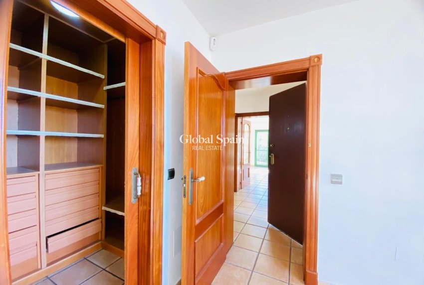 Resale - VILLA -
ORIHUELA COSTA - La Florida