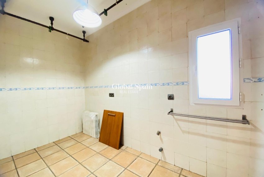 Resale - VILLA -
ORIHUELA COSTA - La Florida