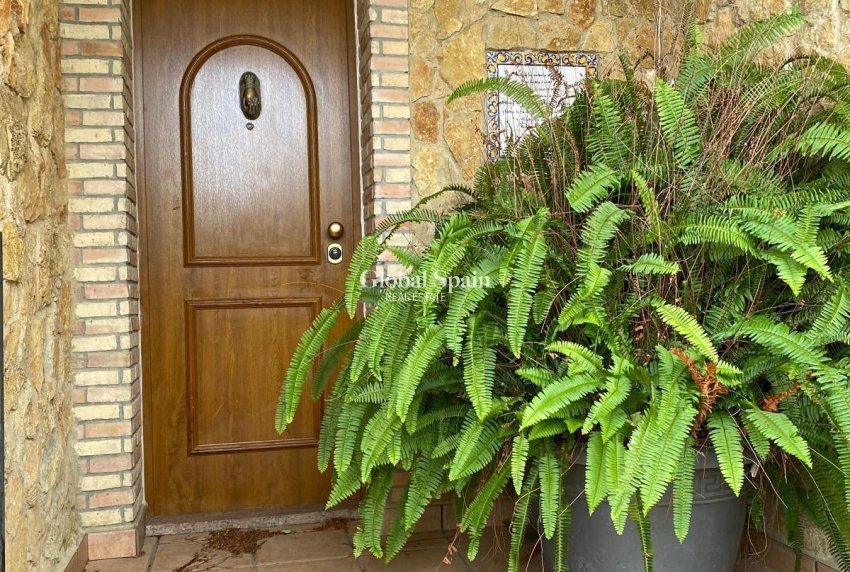 Resale - VILLA -
ORIHUELA COSTA - La Florida