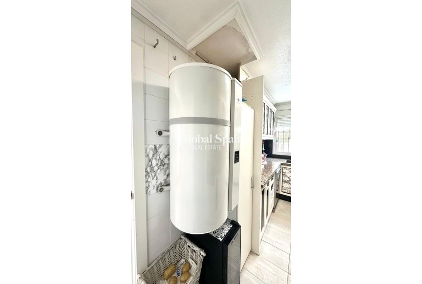 Resale - VILLA -
ORIHUELA COSTA - La Regia