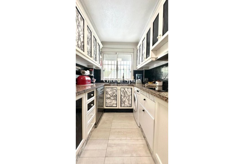 Resale - VILLA -
ORIHUELA COSTA - La Regia