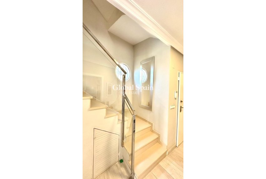 Resale - VILLA -
ORIHUELA COSTA - La Regia