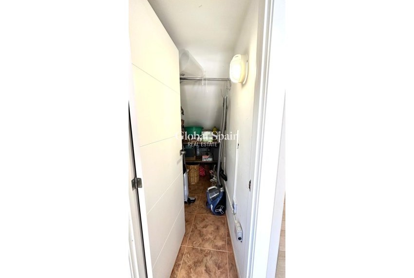 Resale - VILLA -
ORIHUELA COSTA - La Regia