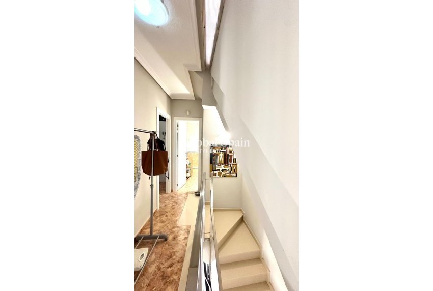 Resale - VILLA -
ORIHUELA COSTA - La Regia