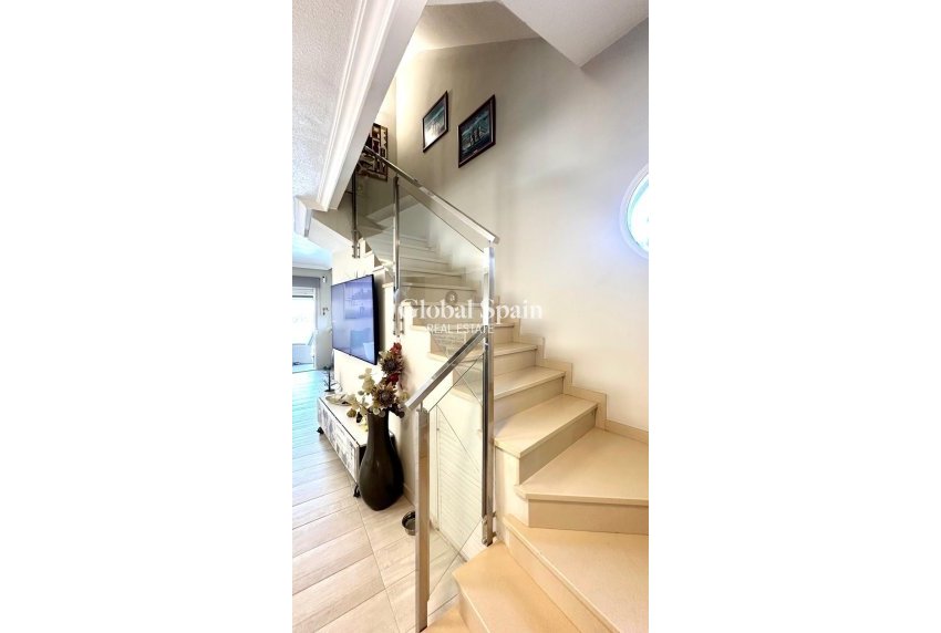 Resale - VILLA -
ORIHUELA COSTA - La Regia