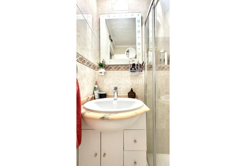 Resale - VILLA -
ORIHUELA COSTA - La Regia