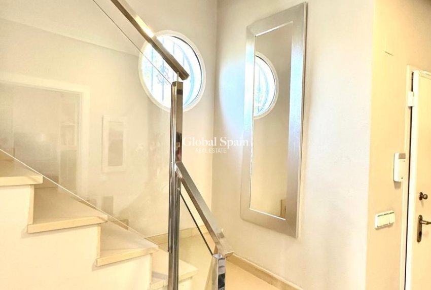 Resale - VILLA -
ORIHUELA COSTA - La Regia