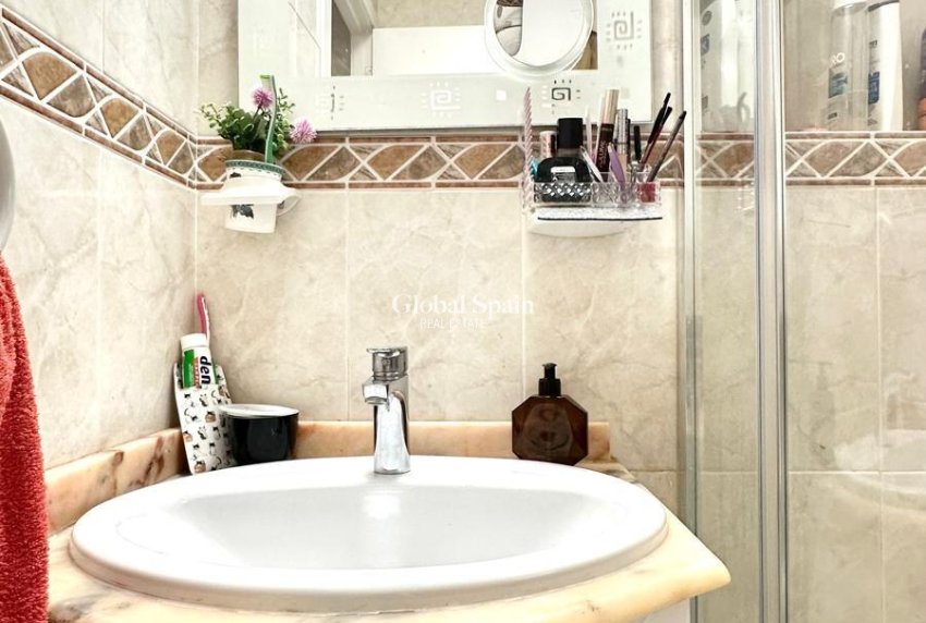 Resale - VILLA -
ORIHUELA COSTA - La Regia