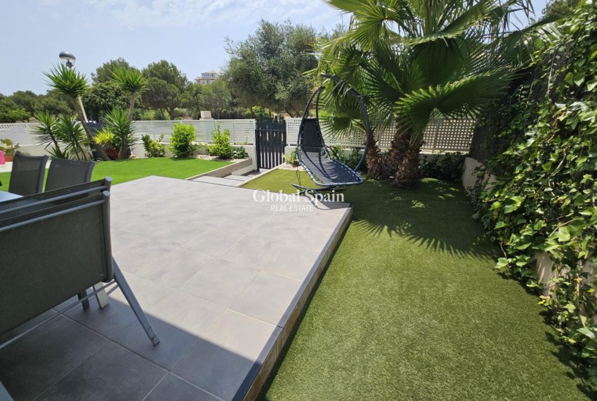 Resale - VILLA -
ORIHUELA COSTA - La Regia