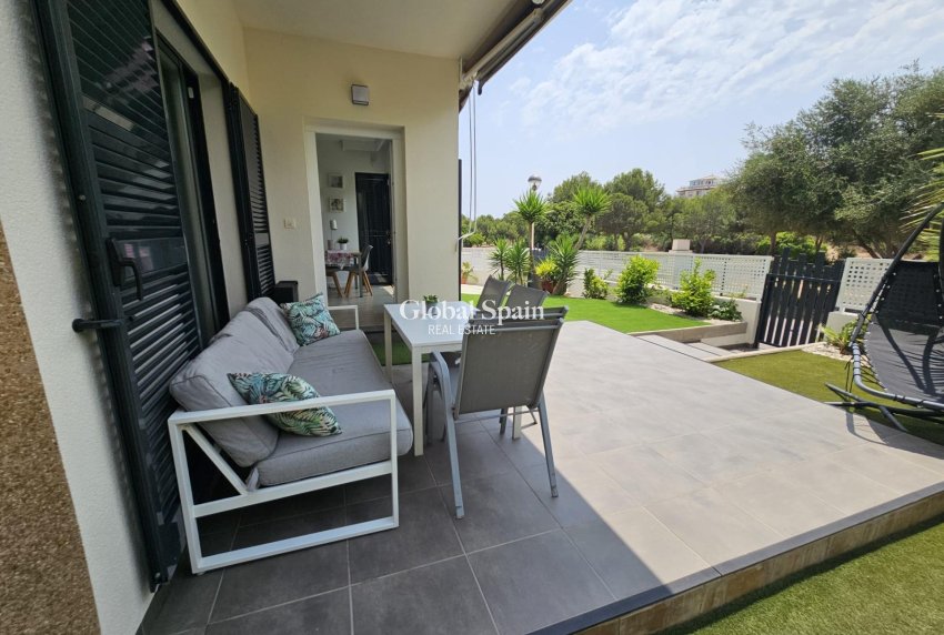 Resale - VILLA -
ORIHUELA COSTA - La Regia