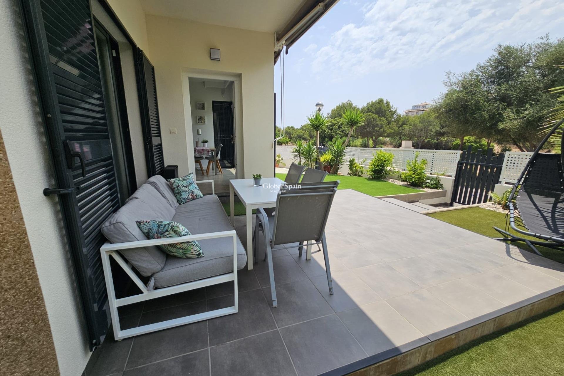 Resale - VILLA -
ORIHUELA COSTA - La Regia