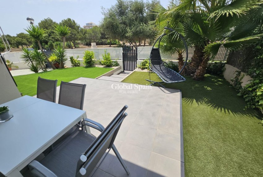 Resale - VILLA -
ORIHUELA COSTA - La Regia