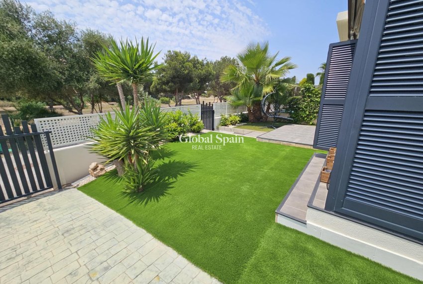 Resale - VILLA -
ORIHUELA COSTA - La Regia