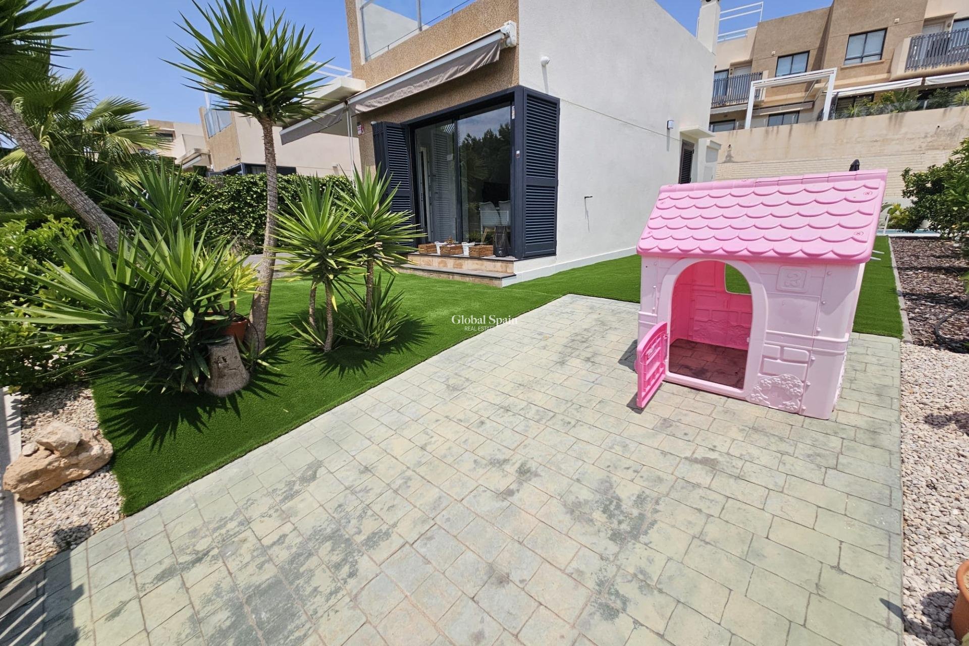 Resale - VILLA -
ORIHUELA COSTA - La Regia